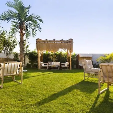 بيت للعطل Homes With Private Garden, Summer Pool